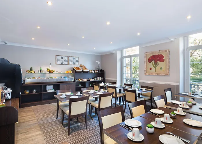 Hotel Western Lakmi 3*